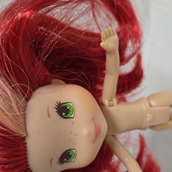 Strawberry Shortcake 6" Doll Figure 2008 TCFC Poseable Freestanding  CUTE - Picture 4 of 14